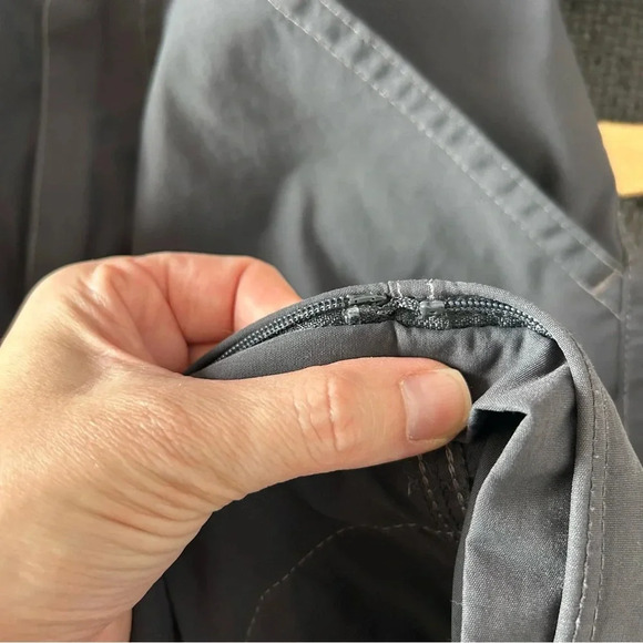 Kuhl Men’s Dark Grey Short - 30. - Picture 8 of 12